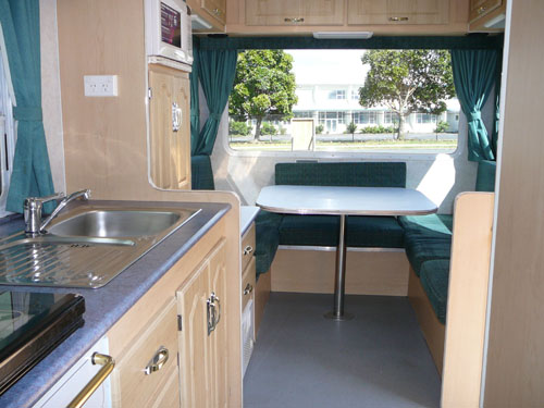 השכרת קראוונים בניו זילנד לדוגמה Budget 4 Berth